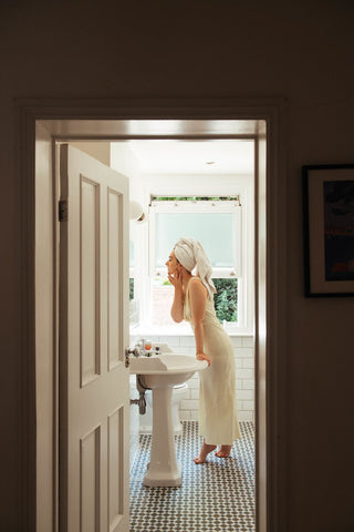5 errores de skincare que están dañando tu piel (y probablemente haces cada día)