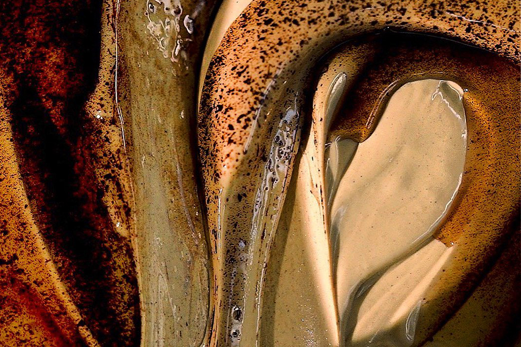 Textura The Honey Mud con la resina de cacao visible en la superficie